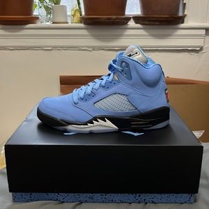 Air Jordan 5 Retro 'UNC University Blue' DV1310-401 NIB SIZE US 9 - PRICE FIRM